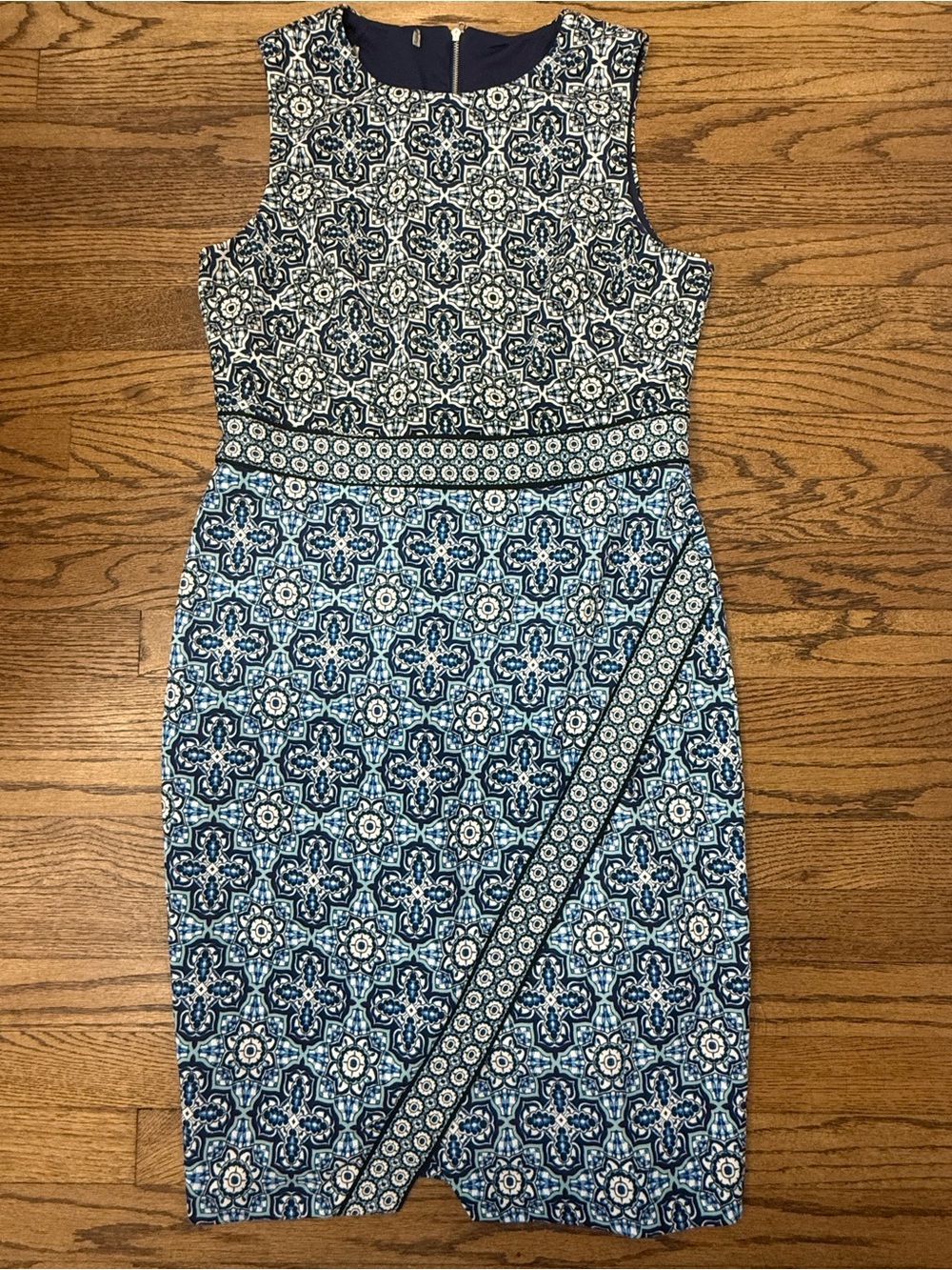 Maggie London Sleeveless Blue Patterned Sheath Dress